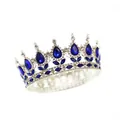 Détail d'une couronne de mariée argentée avec pierres bleues et strass blancs brillants - Base Argent Goutte Bleue