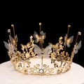 Exquisite goldene Schmetterling-Krone für Torten mit Strasssteinen und weißen Netzflügeln - Netz Schmetterling Krone Gold