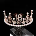 Couronne 18e anniversaire en or rose avec cristaux blancs et perles sur fond noir - 18 Ans / Or rose