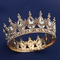 Couronne de mariée dorée vintage ornée de strass blancs étincelants sur fond bleu foncé - Base Or KC Goutte Blanche