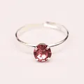 Elegante anello regolabile placcato argento con gemma rosa rotonda sfaccettata - Anello da Donna Zirconia Rosa / Argento