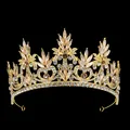 Couronne de mariée baroque dorée avec strass et cristaux scintillants sur fond noir - Style Baroque (HG-214) / Or et Champagne
