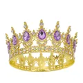Corona barocca dorata con grandi cristalli viola e strass bianchi su sfondo bianco - Oro + Goccia Viola