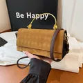 Karamel matte crossbodytas met ruitstructuur en gouden halfronde handgreep - Bruin