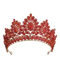 Tiara barocca di lusso con radiosi strass rossi ed elegante finitura dorata - Oro + Strass Rosso