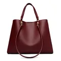 Sac fourre-tout en cuir bordeaux à texture litchi avec ferrures dorées - Rouge