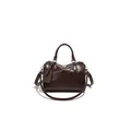 Bolso Boston de cuero encerado marrón oscuro con herrajes plateados y correa ajustable - Café Pequeño