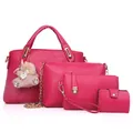 Set de 4 bolsos fucsia con diseño en relieve y un lindo colgante de osito - Rosa rojo