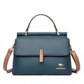 Blaugraue Leder-Handtasche mit braunen Griffen und goldenem Känguru-Logo-Detail - Blau