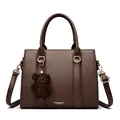 Sac fourre-tout marron foncé en cuir grainé avec pendentif ours et bandoulière - Marron