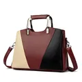 Bolso tricolor de retazos en crema, burdeos y negro con textura de grano de litchi - Burdeos