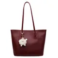Bolso tote de cuero rojo vino de moda con asas largas y colgante de peluche blanco - Burdeos