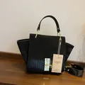 Sac à main noir givré vintage avec texture crocodile et boucle dorée élégante - Noir