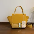 Sac vintage jaune avec texture en daim et base en cuir gaufré crocodile élégant - Jaune