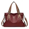Bolso de mano clásico rojo vino oscuro con textura granulada y asas marrones - Rojo