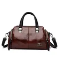 Bolso bandolera de cuero marrón brillante con asas dobles y correa ajustable - Marrón Rojo