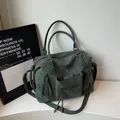 Grande borsa tote retrò verde scuro con finitura opaca e tracolla regolabile - Verde
