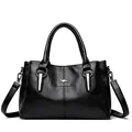 Sac bandoulière en cuir grainé noir avec logo kangourou argenté et bandoulière amovible - Noir