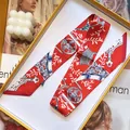 Elegante rode zijden twilly sjaal met bloemen- en adelaarprint in oranje geschenkdoos - Rood