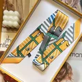 Sciarpa stretta in seta con stampa equestre e geometrica in confezione regalo di lusso - Giallo
