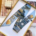 Eleganter hellblauer Seidenschal mit japanischem Print in einer Geschenkverpackung - 5*90cm / Blau