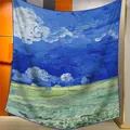 Detailopname van een artistieke fluwelen zijden vierkante sjaal in Van Gogh-stijl met blauw - Korenveld onder Onweerslucht (22)