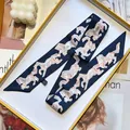Zijdezachte twilly sjaal met inktpaardenprint in donkerblauw met luxe geschenkverpakking - Blauw