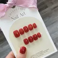 Uñas postizas artesanales rojo tomate brillante con lazo rosa en tarjeta de muestra - Grande (L) / Rojo Tomate Arce