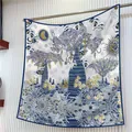 Pañuelo de seda artístico de 90x90cm con paisajes azules y motivos de sol y luna - S1784 Baobab