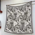 Tapiz de selva tropical con palmeras y grullas en contraste blanco y negro nítido - Flamenco de la Selva (S1784) / 90cmx90cm