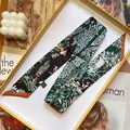 Elegante twilly sjaal met jungleprint, uilenmotieven en bloemen in een geschenkdoos - Zwart