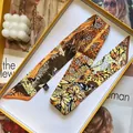 Elegante zijden lint sjaal met bloemen en vogels in een gele geschenkverpakking - Geel