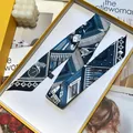 Premium zijden sjaal met blauw ruiterspatroon in een luxe geschenkverpakking - Marineblauw