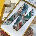 Elegante Twilly sjaal van imitatiezijde met vintage print in oranje geschenkdoos - Groen