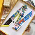 Pañuelo de seda twilly estampado para bolsos en caja de regalo con diseño artístico - S1086 Púrpura