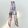 Dettaglio di un nastro di seta rosa con stampe pop art per manici di borse da donna - Rosa