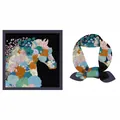 Eleganter Seidenschal aus Hangzhou mit buntem Blumen-Pferdekopfmuster auf Schwarz - Schwarz Violett Blumen Pferd Stil (A198-2)