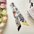 Lange zijden damessjaal met elegante bloemenprints en een modern tweekleurig ontwerp - S736 Geel