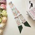 Elegante zijden twilly sjaal met bloemenprint en groene punten voor haar en nek - S728 Groen