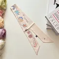 Foulard twilly en soie crème de style français avec motifs soleil, lune et Paris - S4 Beige d'Été