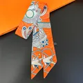 Sottile foulard twilly in seta con motivi spaziali arancioni e blu per borse e collo - Tema Meccanico Arancione