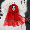 Élégante écharpe rouge en soie et laine avec bordure à paillettes et perles dorées - Pack de 10 brins / Rouge Vif