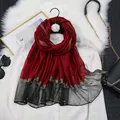Écharpe en soie rouge foncé avec bordure en mesh noir et ornements de perles dorées - 3# Bordeaux Foncé / 190*70cm