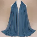 Dunkelblauer Chiffon-Kopftuch mit goldenen Strasssteinen und Perlenkettenkante - Dunkel Türkis