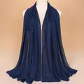 Eleganter dunkelblauer Schal aus Chiffon mit goldenen Strasssteinen und Perlenkante - Marineblau