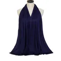 Dunkelblaues Modal-Jersey-Kopftuch am Mannequin mit weichem Fall und feiner Textur - Marineblau