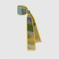 Detailansicht des Van Gogh Seidenschals mit eleganten gelb genähten Kanten im Ölgemälde-Stil - Ernte
