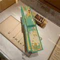 Elegant Chinese style floral silk twilly scarf with bird print in mint green and yellow - Picture Style 6