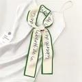 Zijden twilly sjaal met groene randen en blauwe Franse kalligrafie op crème stof - Beige Frans Liberté (21)