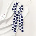Blauwe zijden sjaal met retro Dunhuang bloemenpatroon voor haar of hals styling - Blauw Wit Klaproos (Wijn SKU)